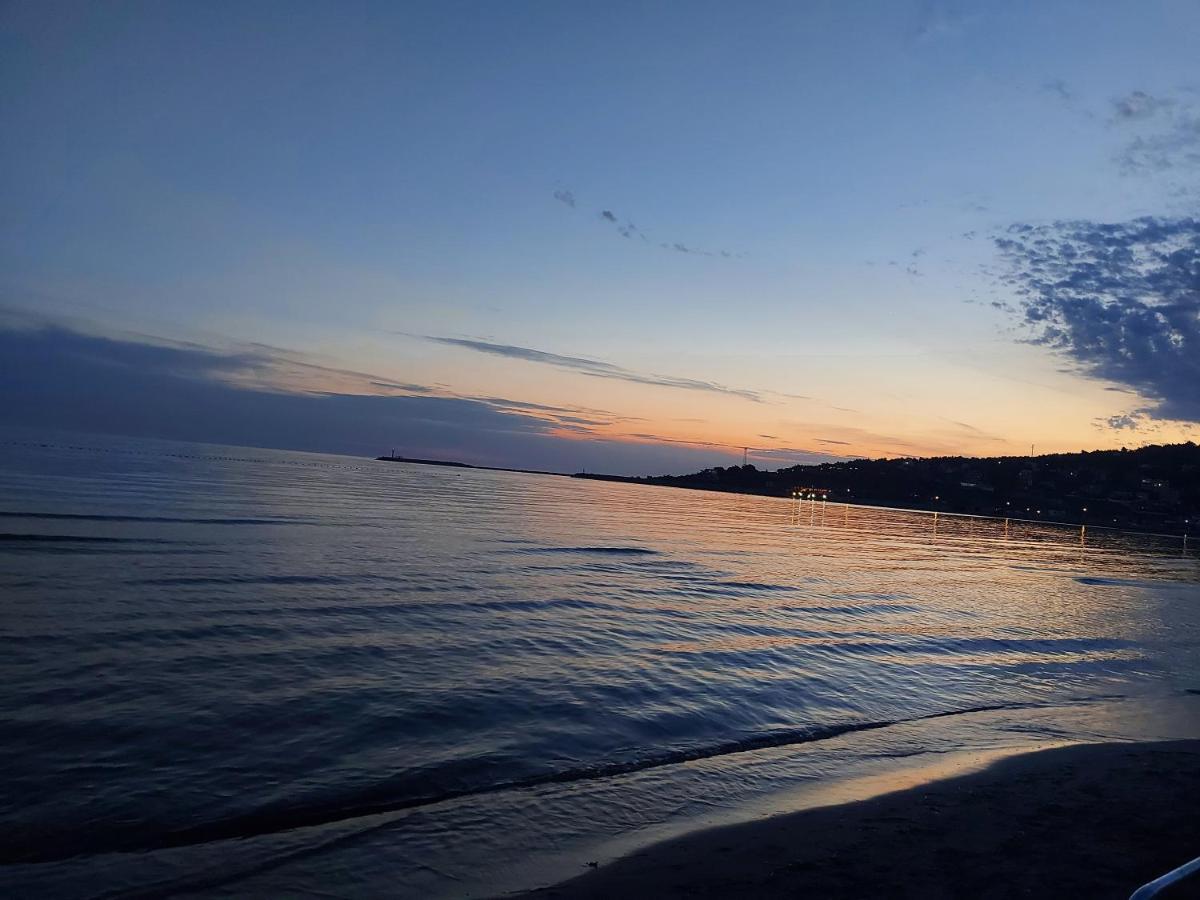Eden Hotel Shëngjin Εξωτερικό φωτογραφία