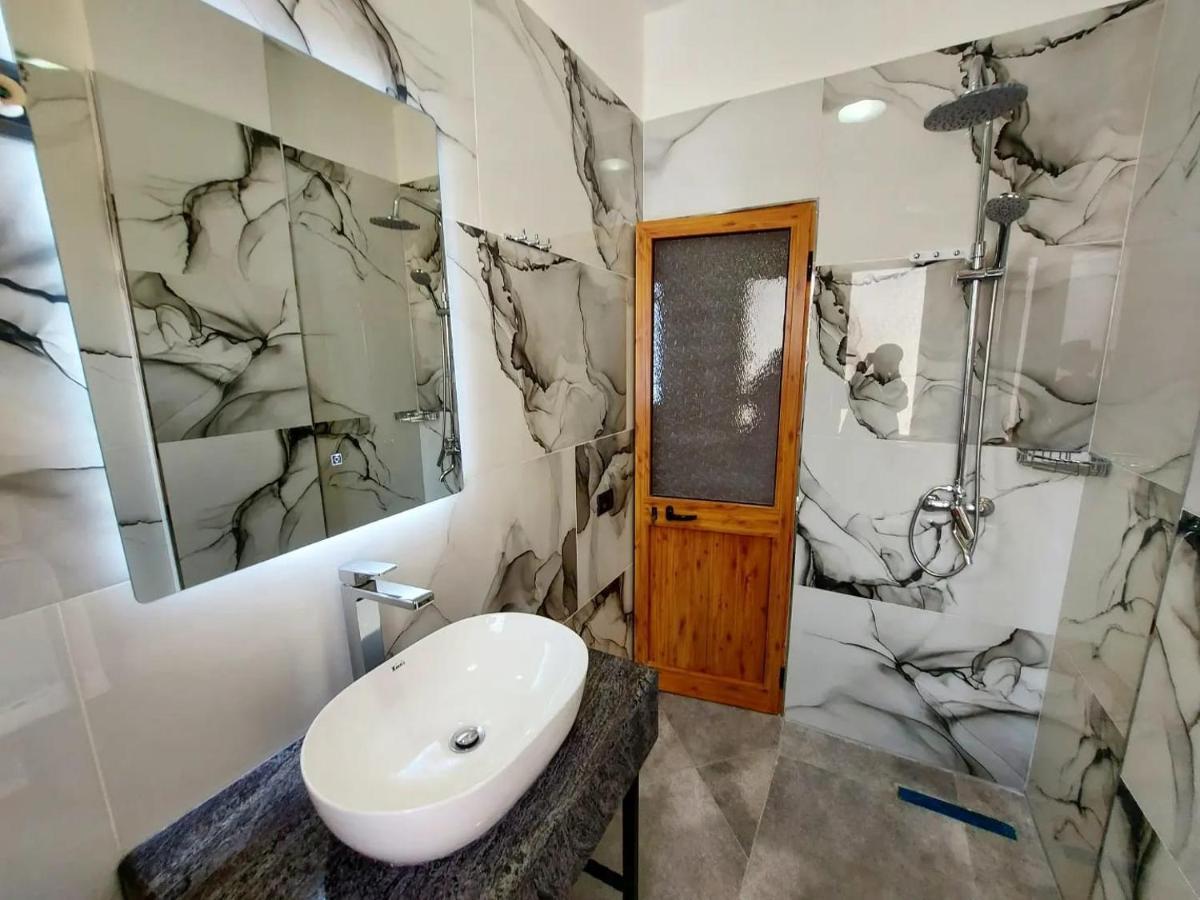 Eden Hotel Shëngjin Εξωτερικό φωτογραφία