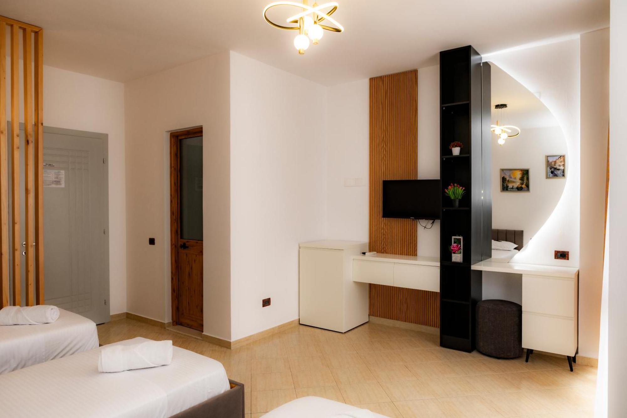 Eden Hotel Shëngjin Εξωτερικό φωτογραφία