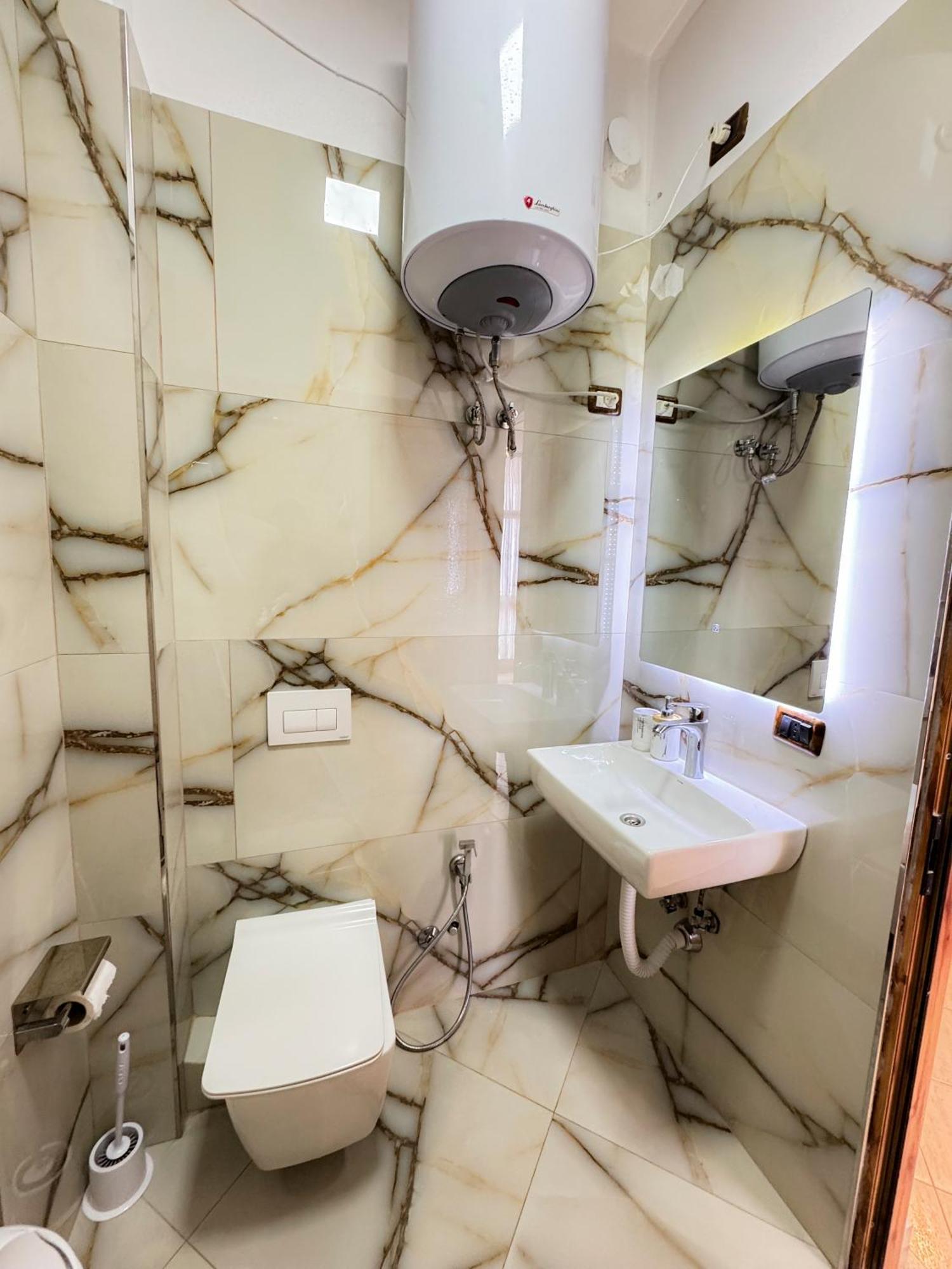 Eden Hotel Shëngjin Εξωτερικό φωτογραφία