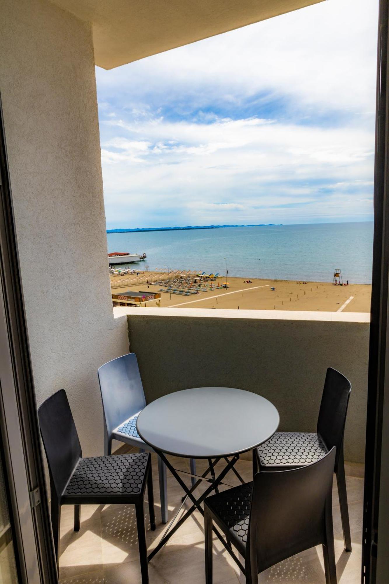 Eden Hotel Shëngjin Εξωτερικό φωτογραφία