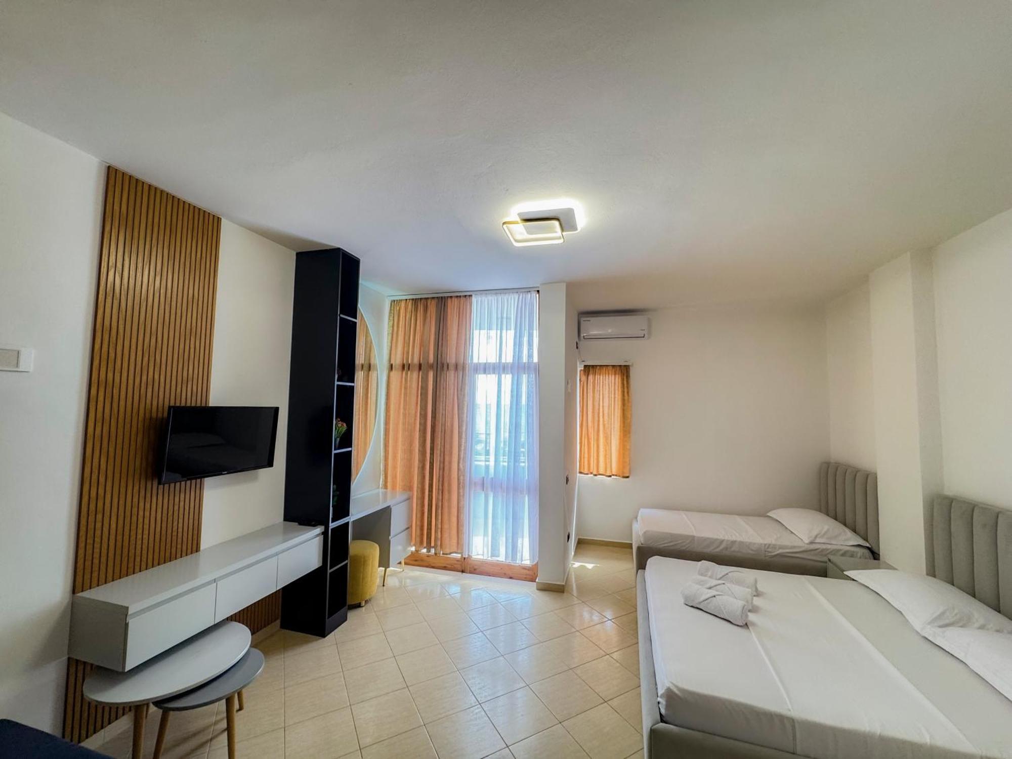 Eden Hotel Shëngjin Εξωτερικό φωτογραφία